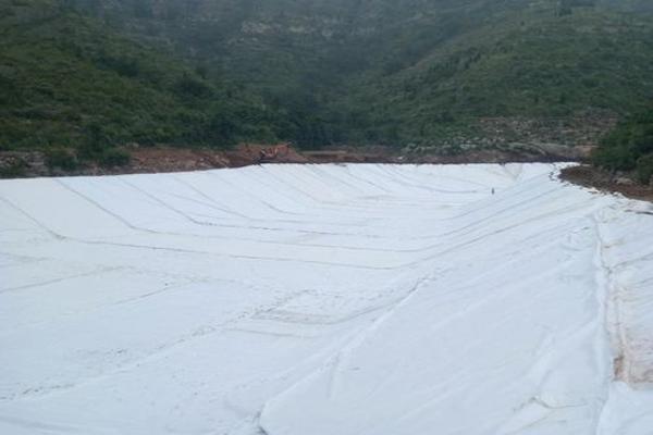 土工布可以直接粘在水泥上吗  第1张