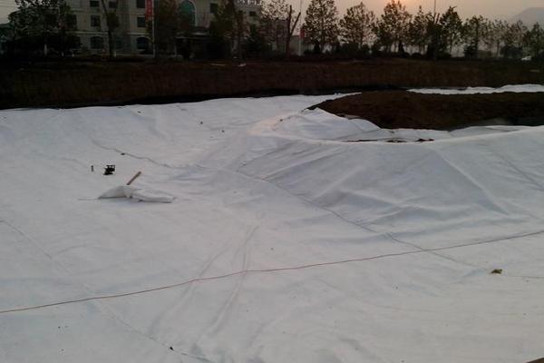 土工布与砂石垫层哪个先铺设  第3张